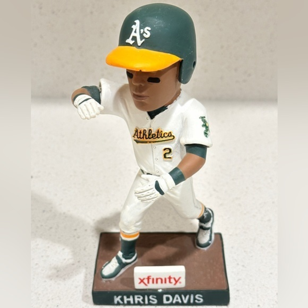 2017 KHRIS DAVIS HR "SALUTE" OAKLAND ATHLETICS BOBBLEHEAD A'S SGA BONUS MAGAZINE